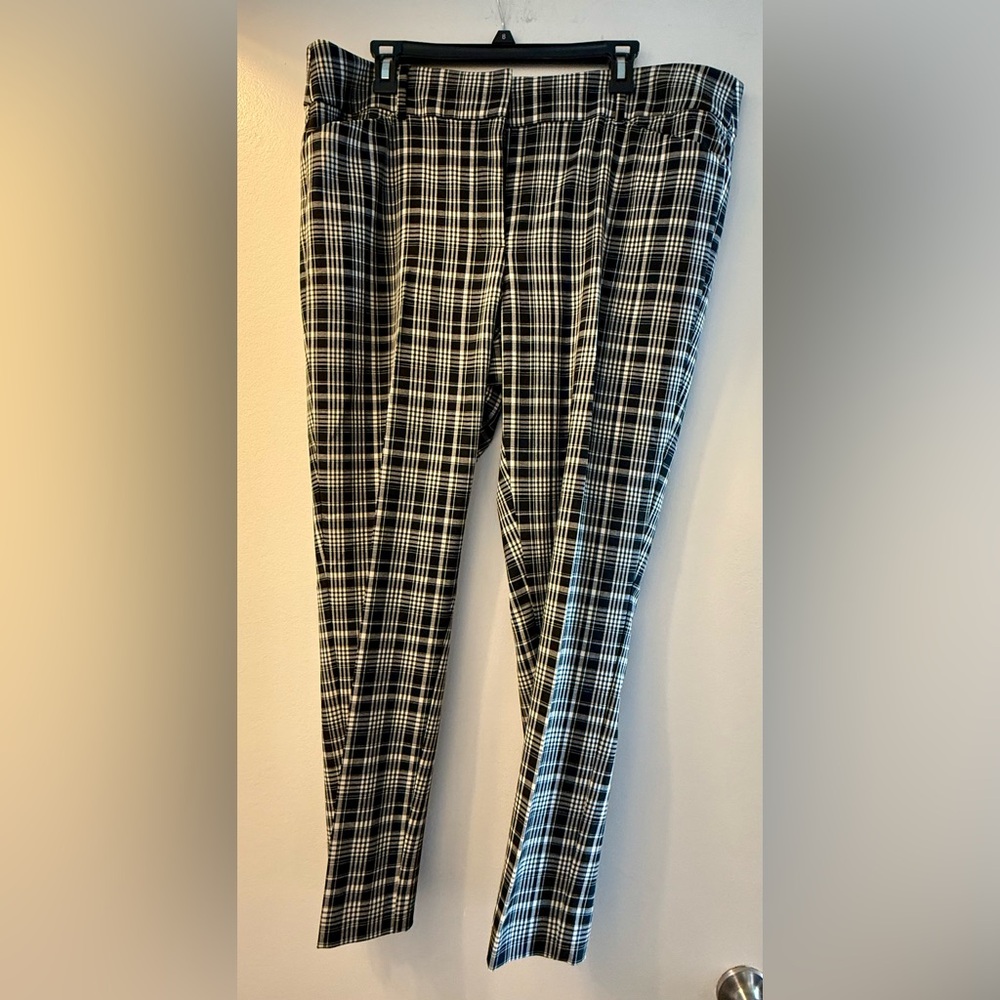 Loft Outlet: Skinny Ankle, mid-rise, pants (size 16). New with tags.